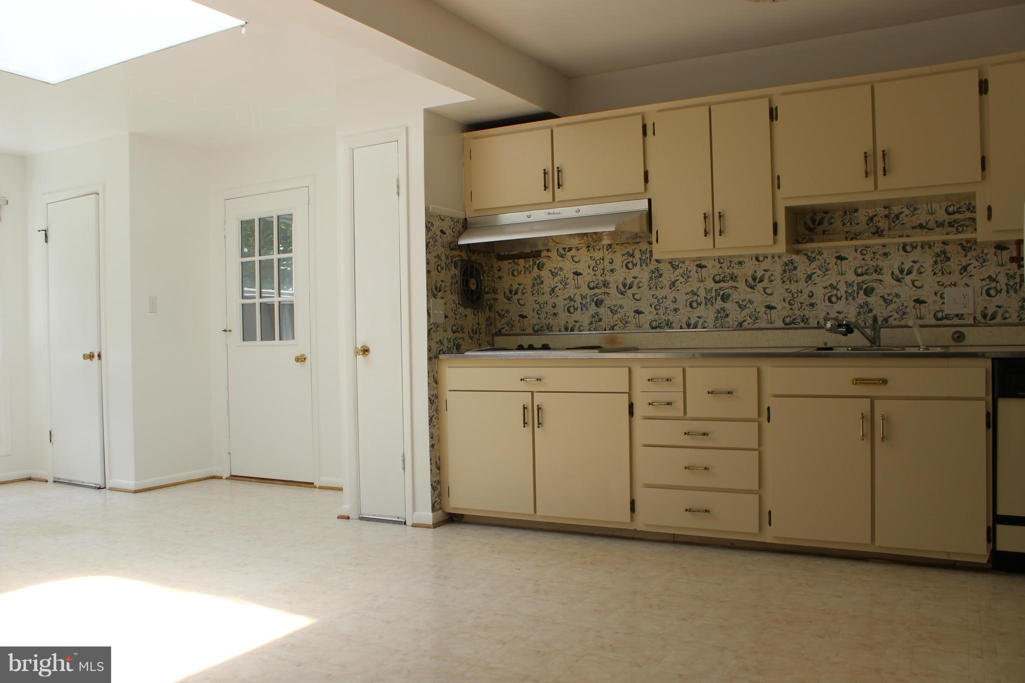 210 Randolph Road Silver Spring, MD 20904 - Photo 3 of 29 Very Large Sunny Kitchen For Preparing Meals