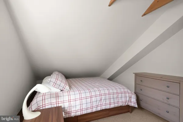 $4,000 | 1804 South Oakland Street, Arlington, VA 22204