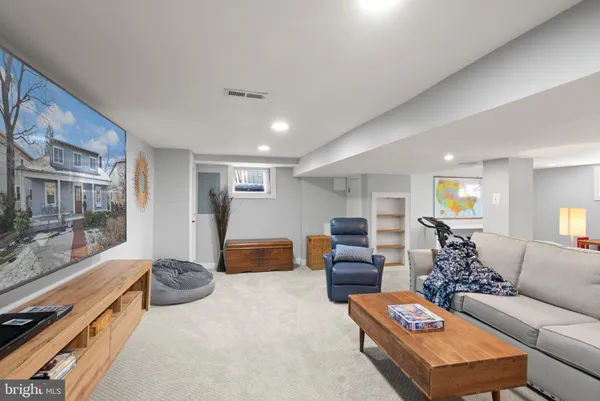 $4,000 | 1804 South Oakland Street, Arlington, VA 22204