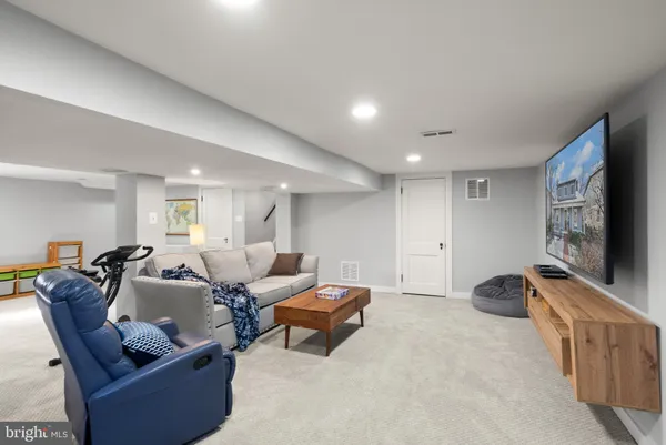 $4,000 | 1804 South Oakland Street, Arlington, VA 22204