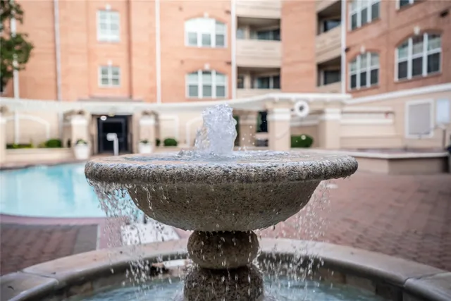 $305,000 | 2111 Welch Street, Unit A232, Houston, TX 77019