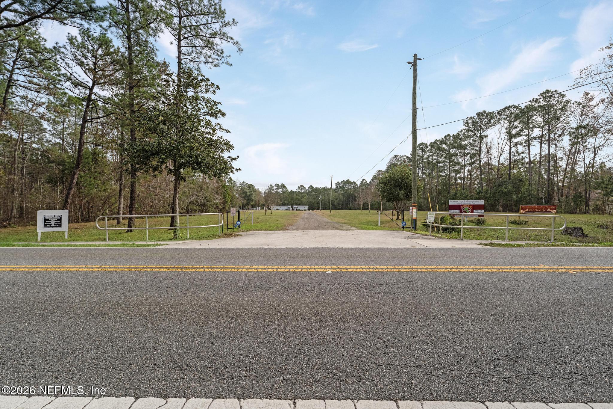 6647 Jammes Road Jacksonville, FL 32244 - Photo 16 of 17 a view of a basketball court