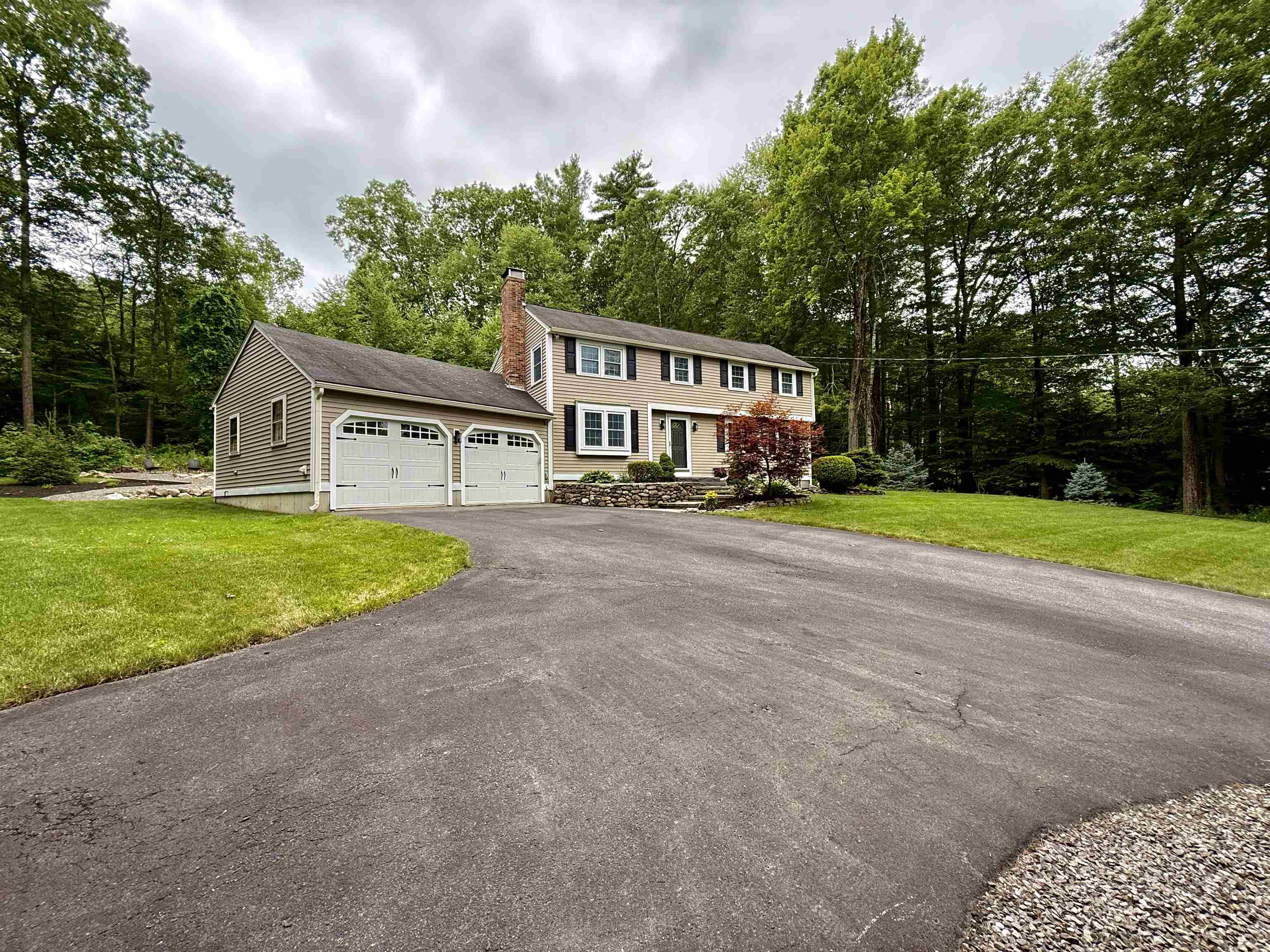 15 Hassell Road Merrimack, NH 03054 - Photo 1 of 58