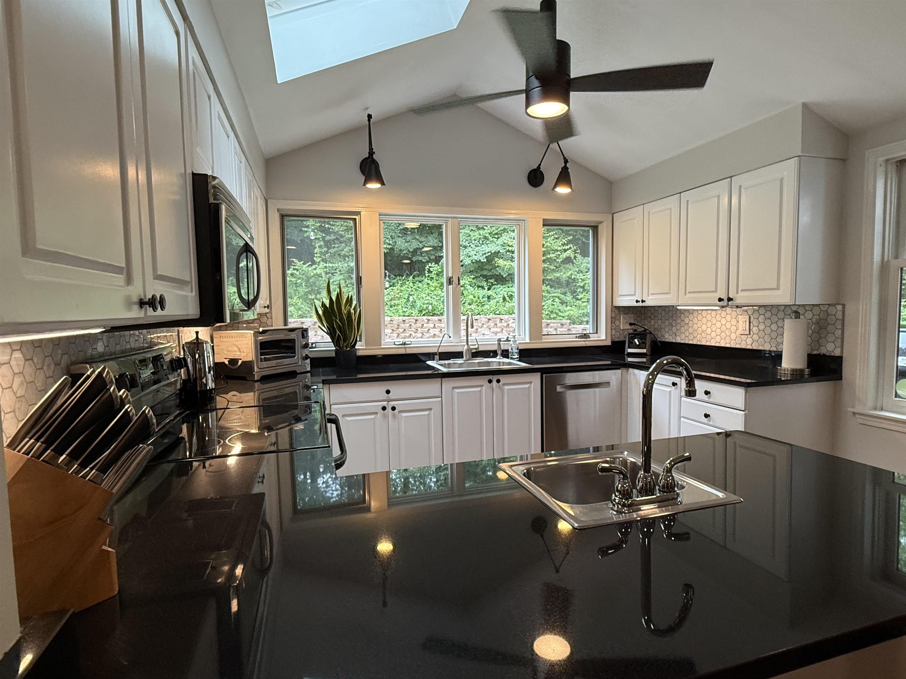 15 Hassell Road Merrimack, NH 03054 - Photo 11 of 58