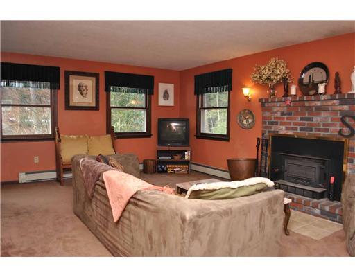43 Park Road Windham, ME 04062 - Photo 13 of 21 Living Room.