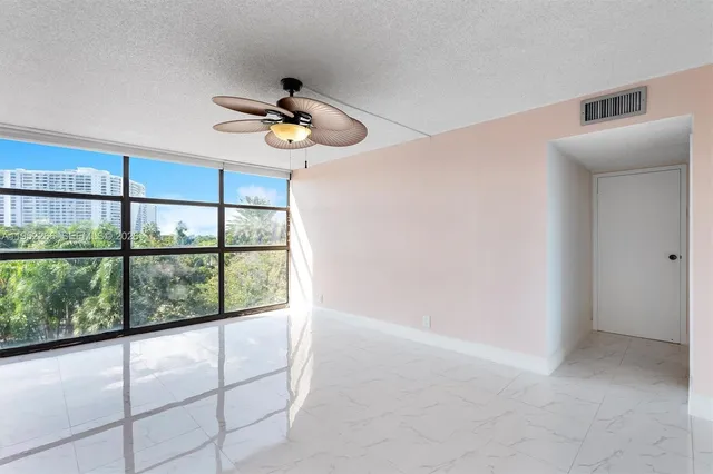 $2,800 | 600 Parkview Drive, Unit 509, Hallandale Beach, FL 33009