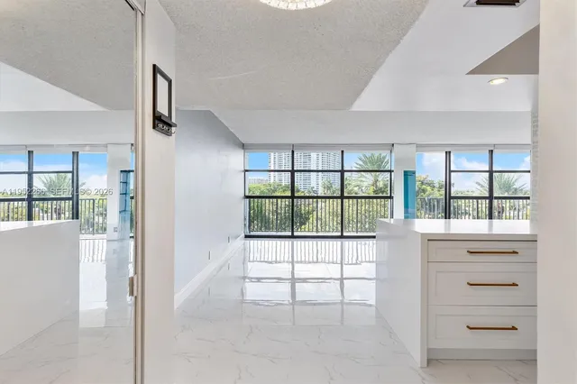 $2,800 | 600 Parkview Drive, Unit 509, Hallandale Beach, FL 33009