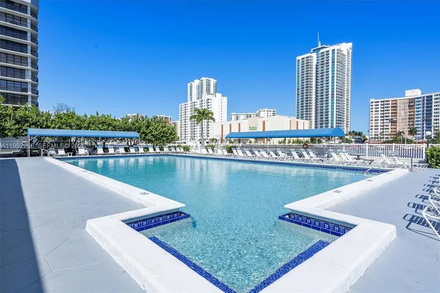 $2,800 | 600 Parkview Drive, Unit 509, Hallandale Beach, FL 33009