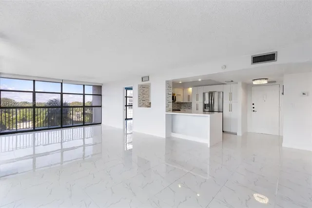 $2,800 | 600 Parkview Drive, Unit 509, Hallandale Beach, FL 33009