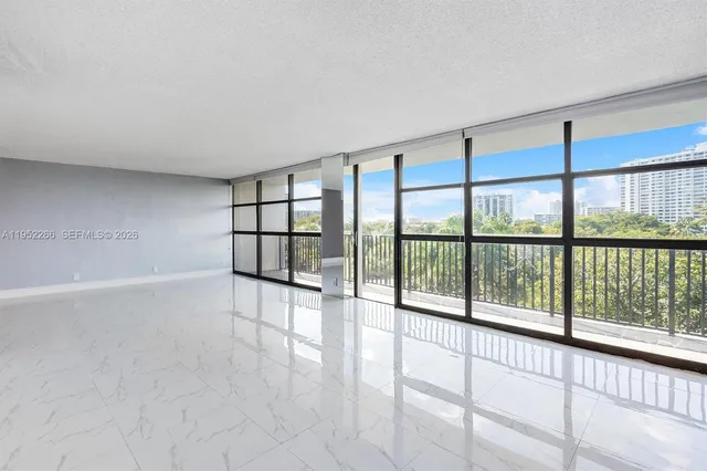 $2,800 | 600 Parkview Drive, Unit 509, Hallandale Beach, FL 33009