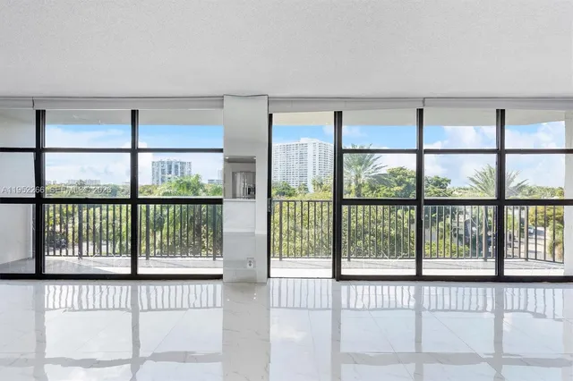 $2,800 | 600 Parkview Drive, Unit 509, Hallandale Beach, FL 33009