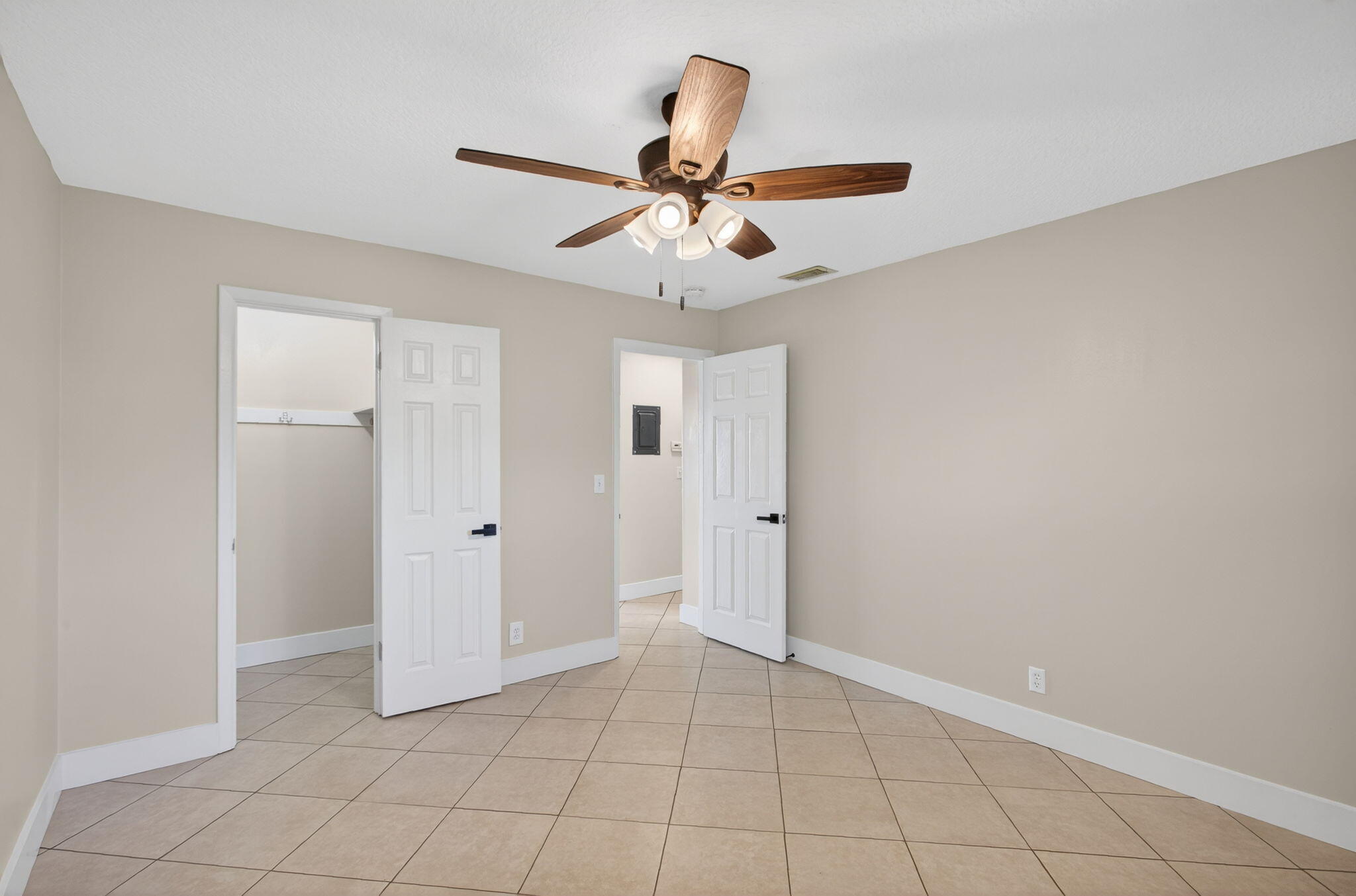 8695 Southeast Hobe Ridge Avenue Hobe Sound, FL 33455 - Photo 19 of 29 a view of an empty room and chandelier fan