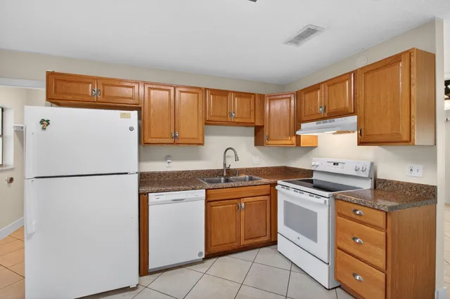 $1,600 | 8695 Southeast Hobe Ridge Avenue, Hobe Sound, FL 33455