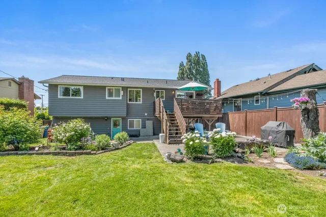 a view of a chair and table in backyard of the house