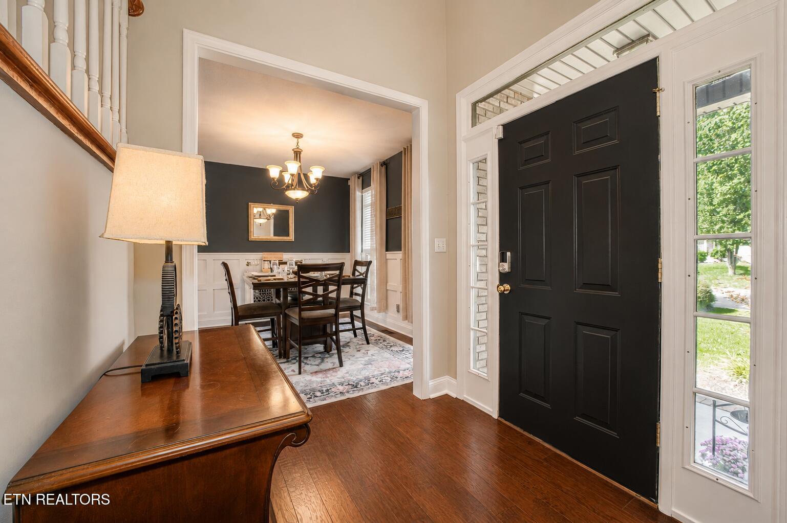 7228 Autumn View Lane Powell, TN 37849 - Photo 2 of 9 Foyer