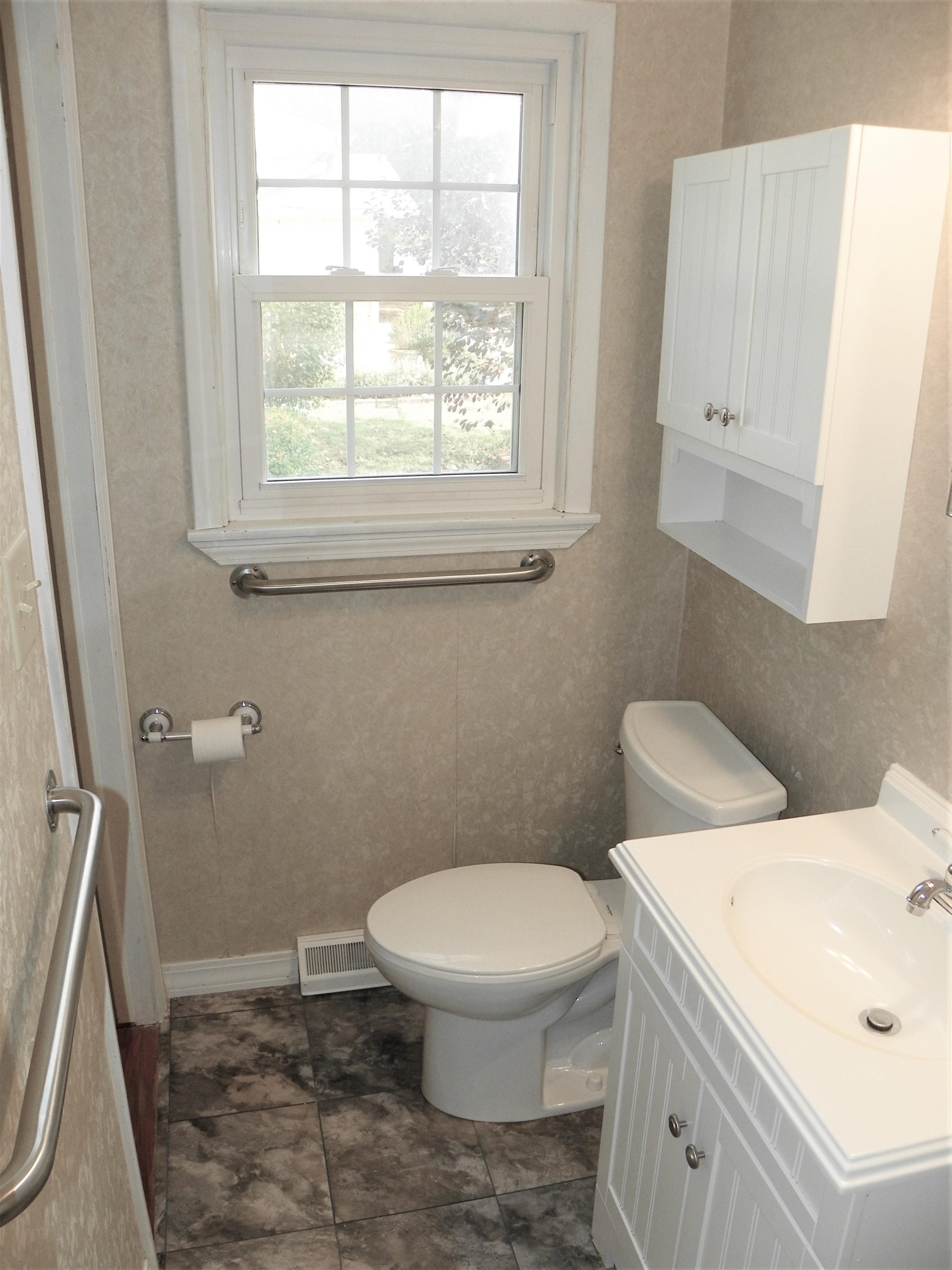 1372 North Iroquois Road Wichita, KS 67203 - Photo 20 of 36 Master bath