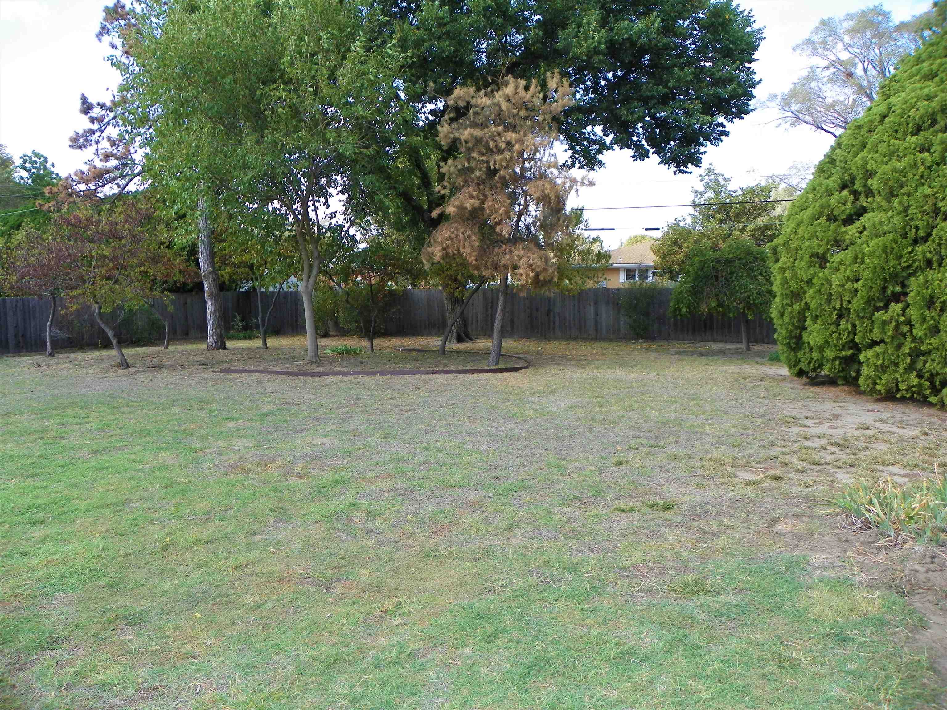 1372 North Iroquois Road Wichita, KS 67203 - Photo 6 of 36