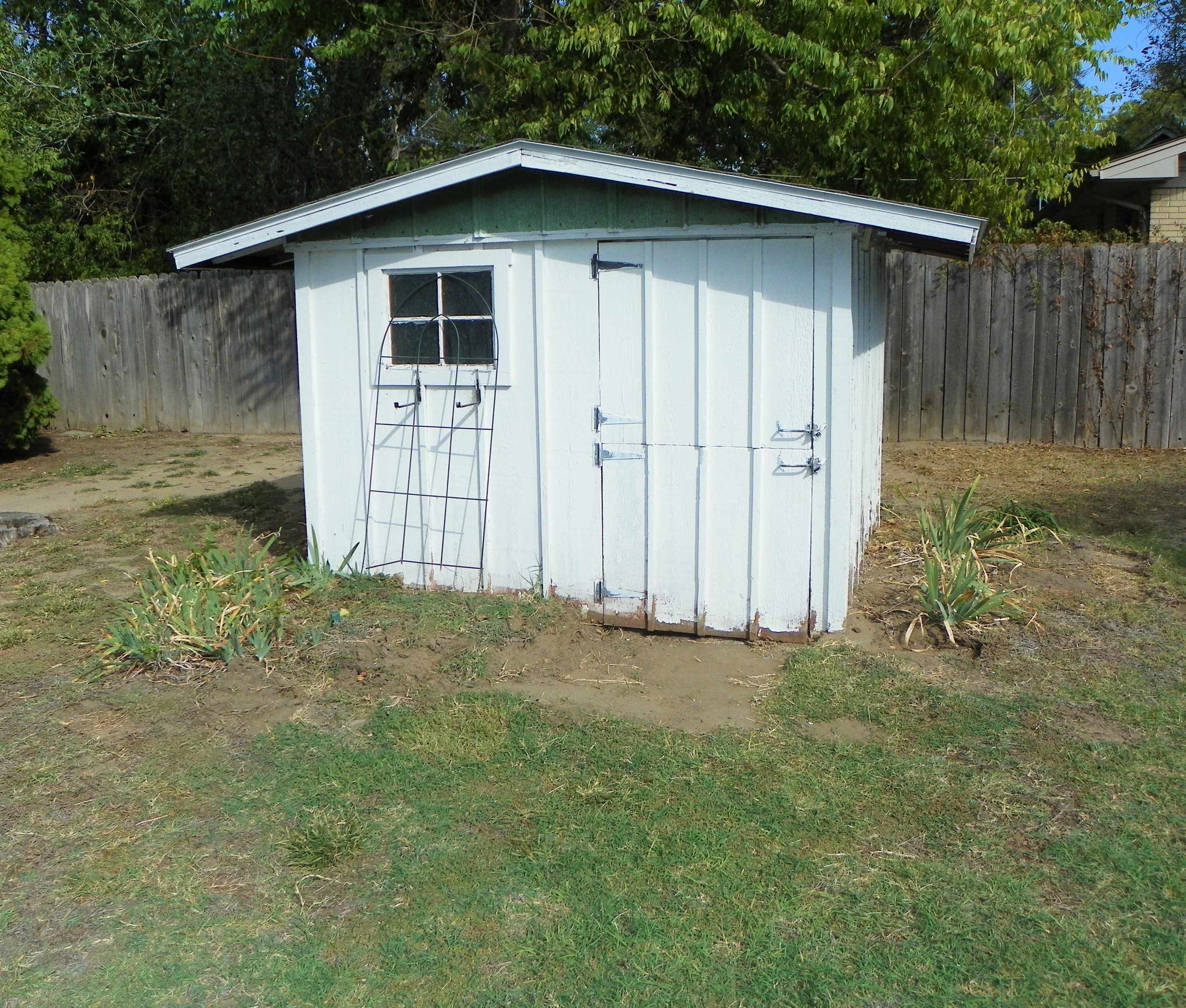 1372 North Iroquois Road Wichita, KS 67203 - Photo 7 of 36