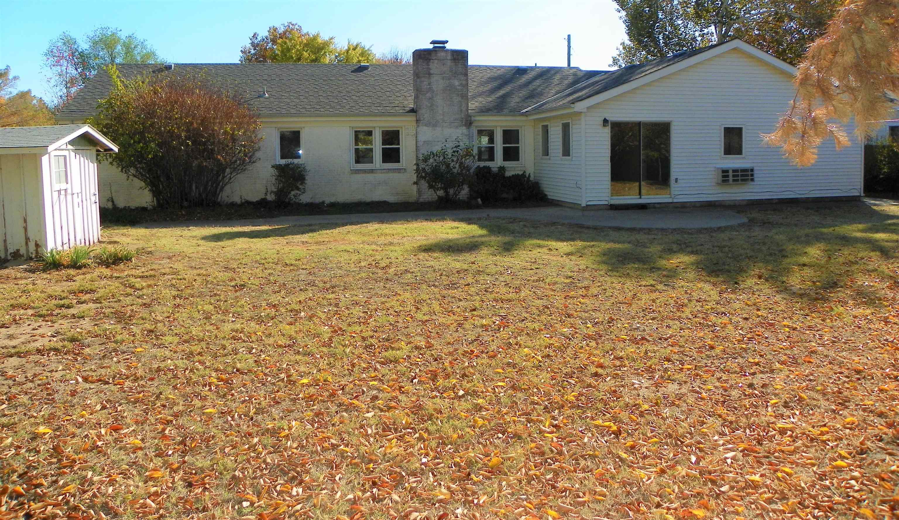 1372 North Iroquois Road Wichita, KS 67203 - Photo 8 of 36