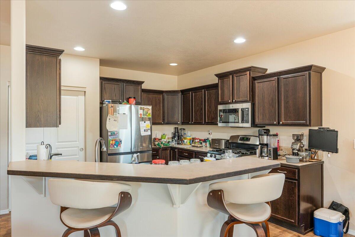 2764 Northeast Spring Water Place Bend, OR 97701 - Photo 6 of 24 Breakfast Bar