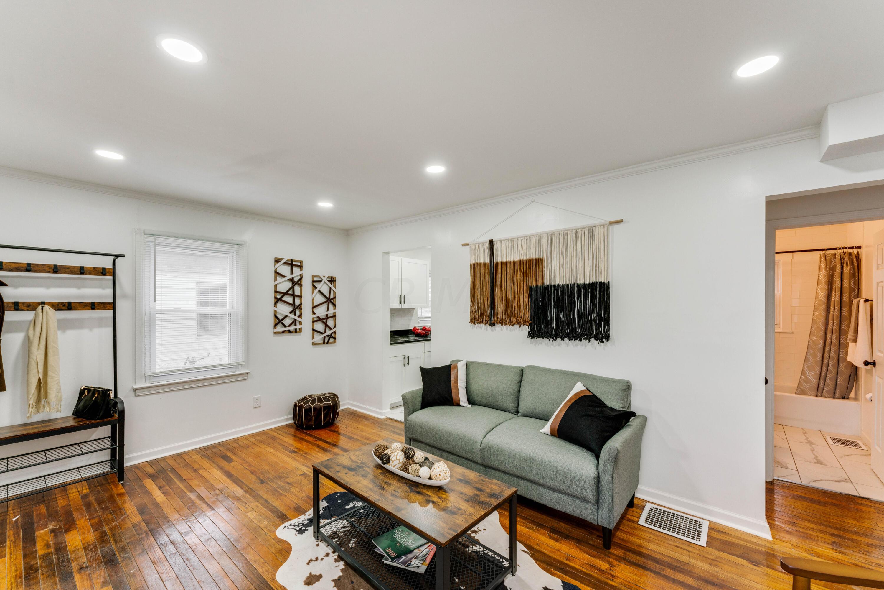 2385 Delbert Road Columbus, OH 43211 - Photo 5 of 27 12-dsc05653-dsc05655