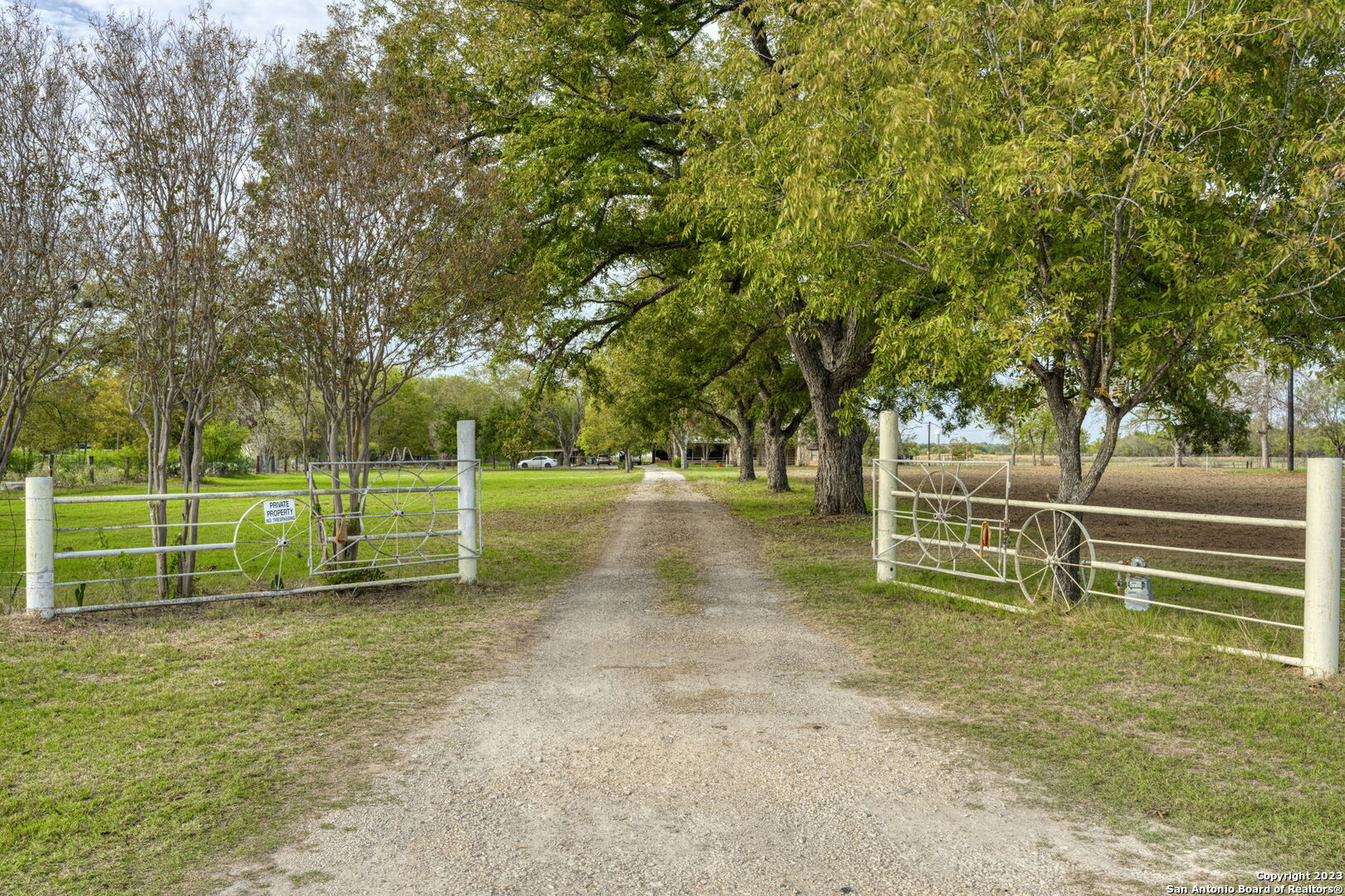 15991 Interstate 35 Access Rd