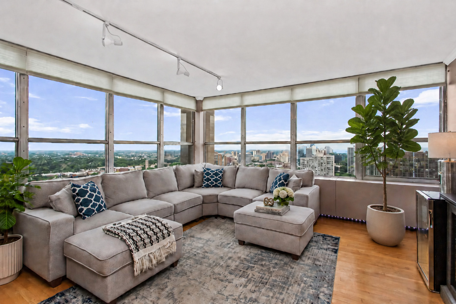 655 West Irving Park Road, Unit 2716 Chicago, IL 60613 - Photo 3 of 22