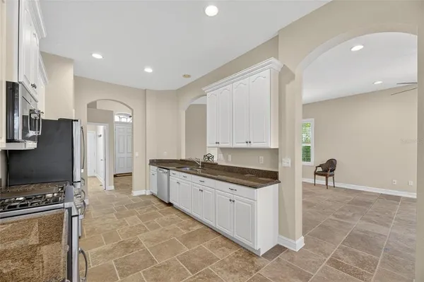 $2,500 | 1039 Emerald Dunes Drive, Sun City Center, FL 33573