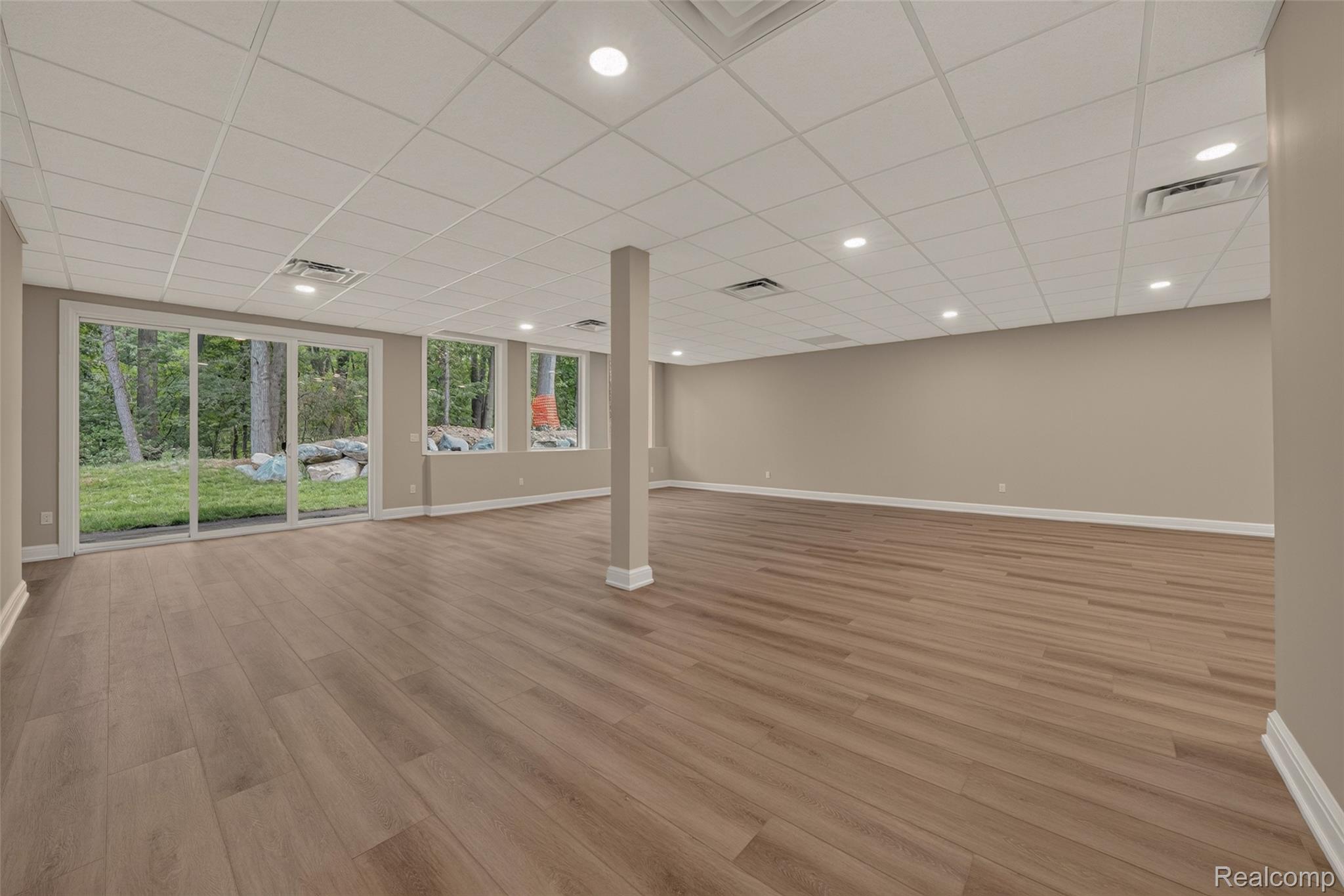 526 Maplehill Road Rochester, MI 48306 - Photo 62 of 67 1 (52).jpg