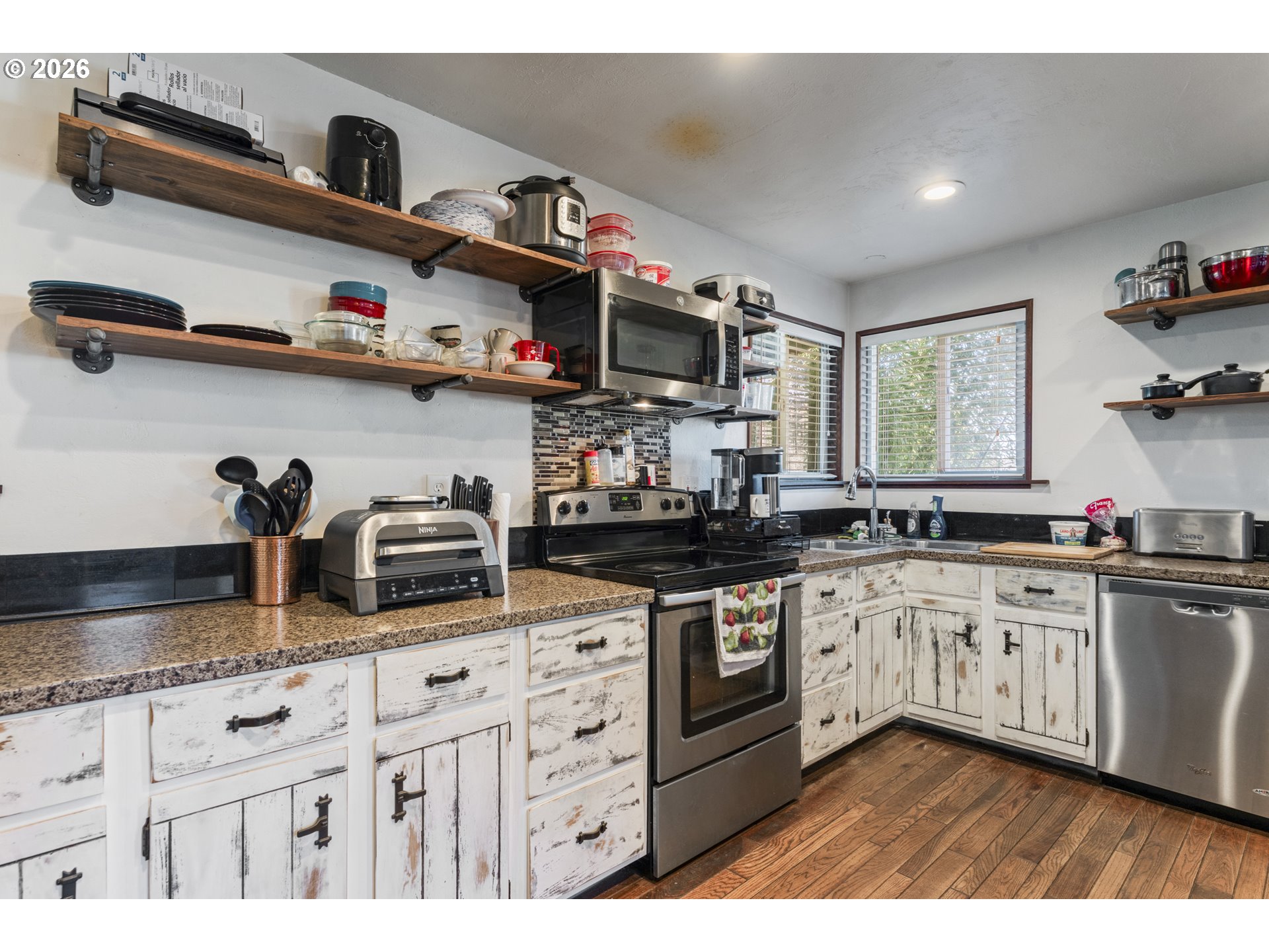 63696 Harriet Road Coos Bay, OR 97420 - Photo 5 of 28