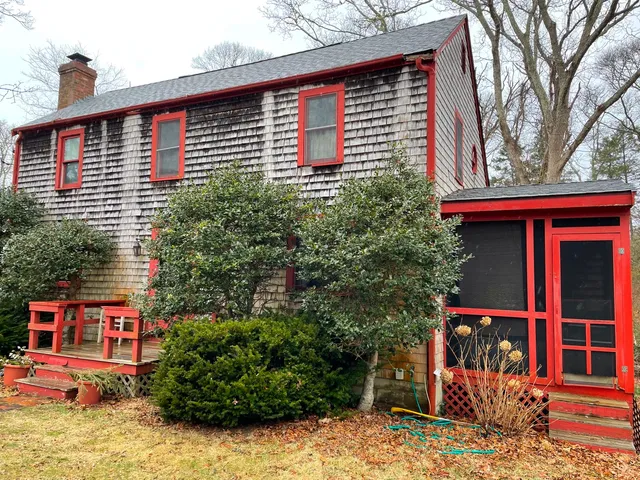 $1,150,000 | 96 Dunham Avenue, Vineyard Haven, MA 02568