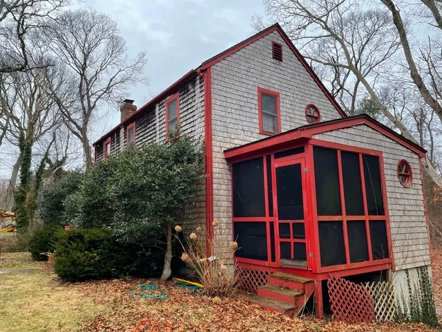 $1,150,000 | 96 Dunham Avenue, Vineyard Haven, MA 02568