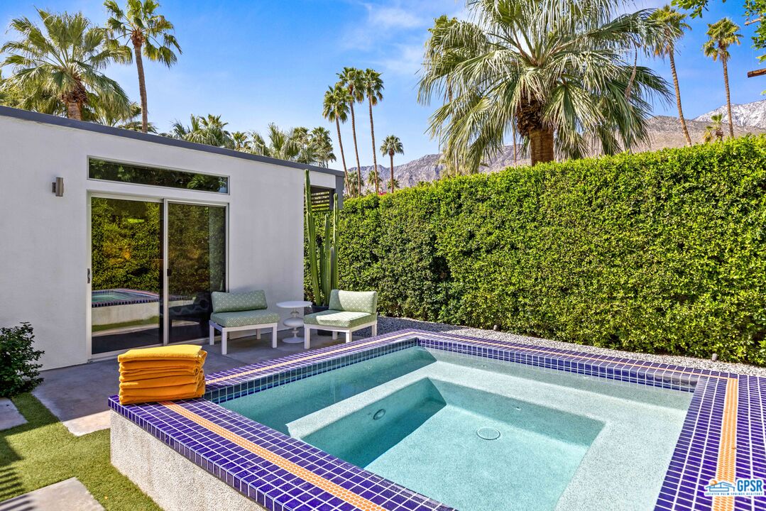 1008 Apache Road Palm Springs, CA 92264 - Photo 34 of 55 a view of a chairs in a balcony
