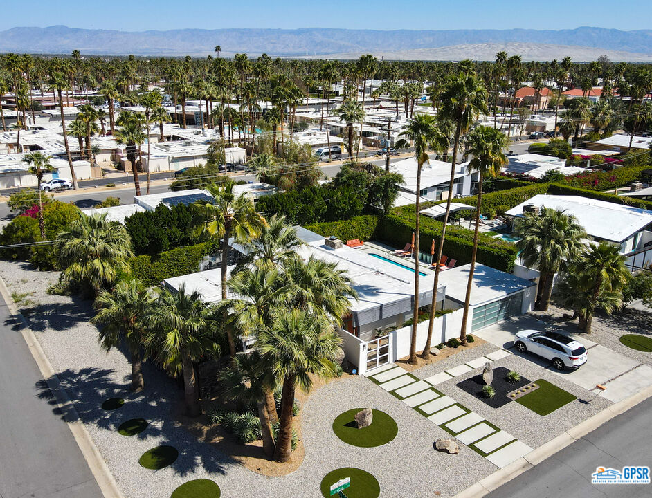 1008 Apache Road Palm Springs, CA 92264 - Photo 40 of 55 a view of city from balcony