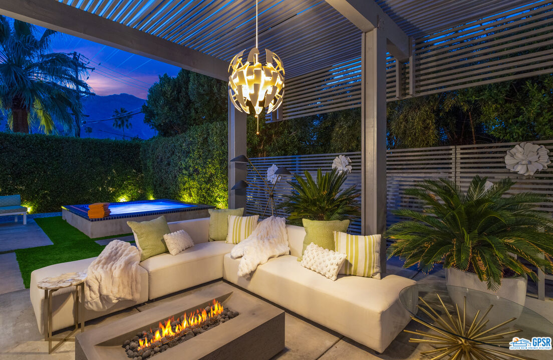 1008 Apache Road Palm Springs, CA 92264 - Photo 52 of 55 a view of a chairs and tables in patio