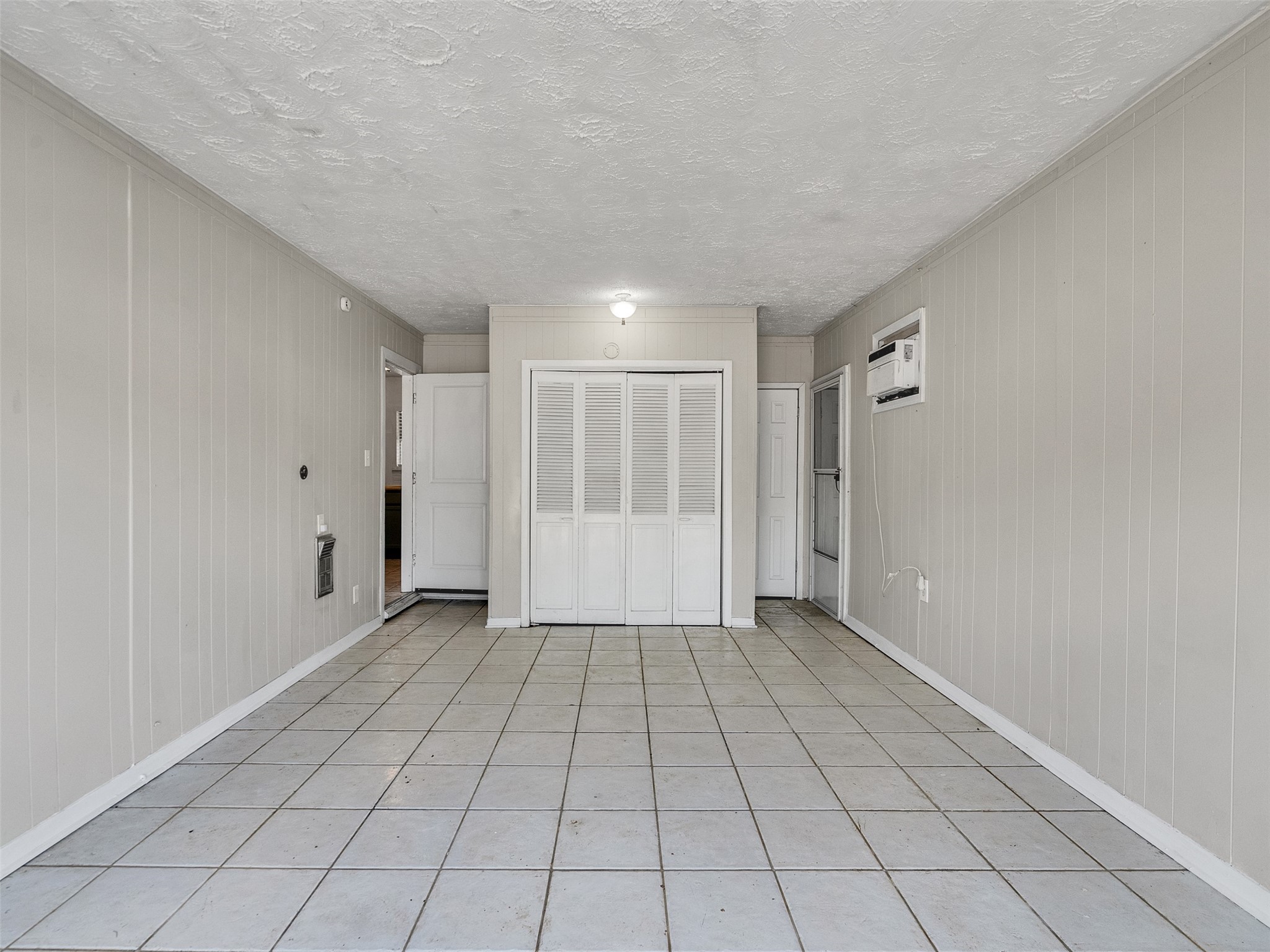 6942 Peyton Street Houston, TX 77028 - Photo 21 of 33 a view of an empty room