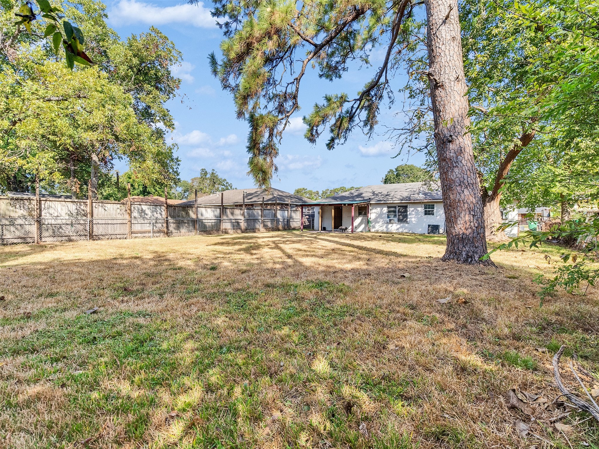 6942 Peyton Street Houston, TX 77028 - Photo 26 of 33 a view of yard with tree and wooden fence