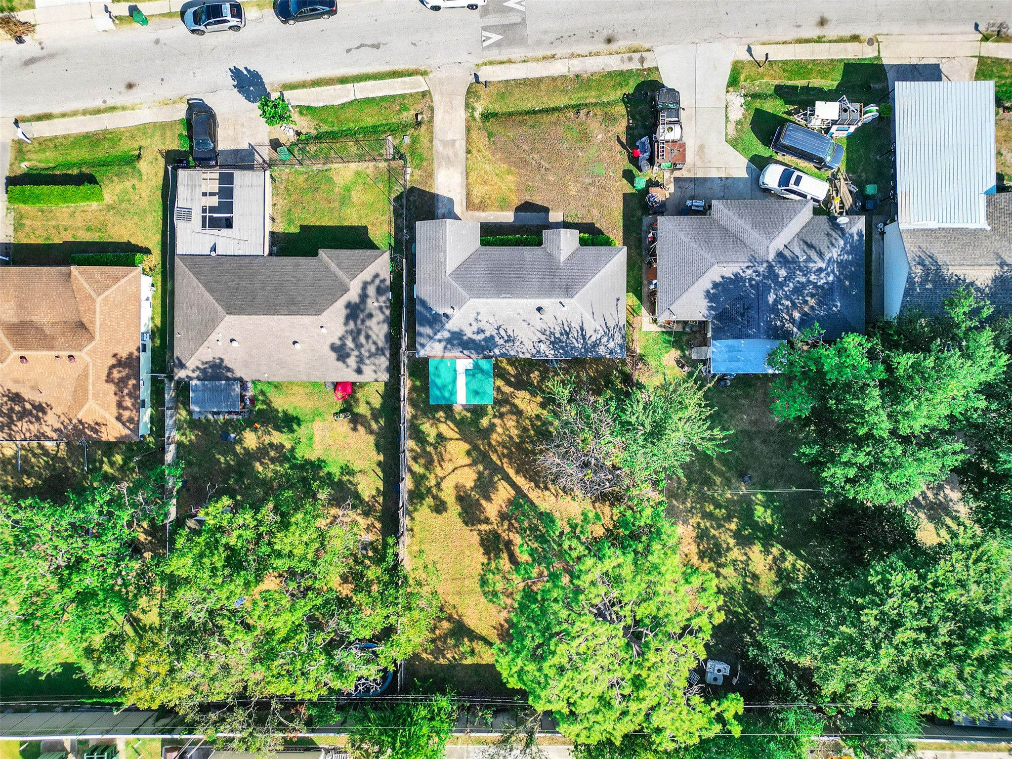 6942 Peyton Street Houston, TX 77028 - Photo 29 of 33 an aerial view of a house with a yard and garden