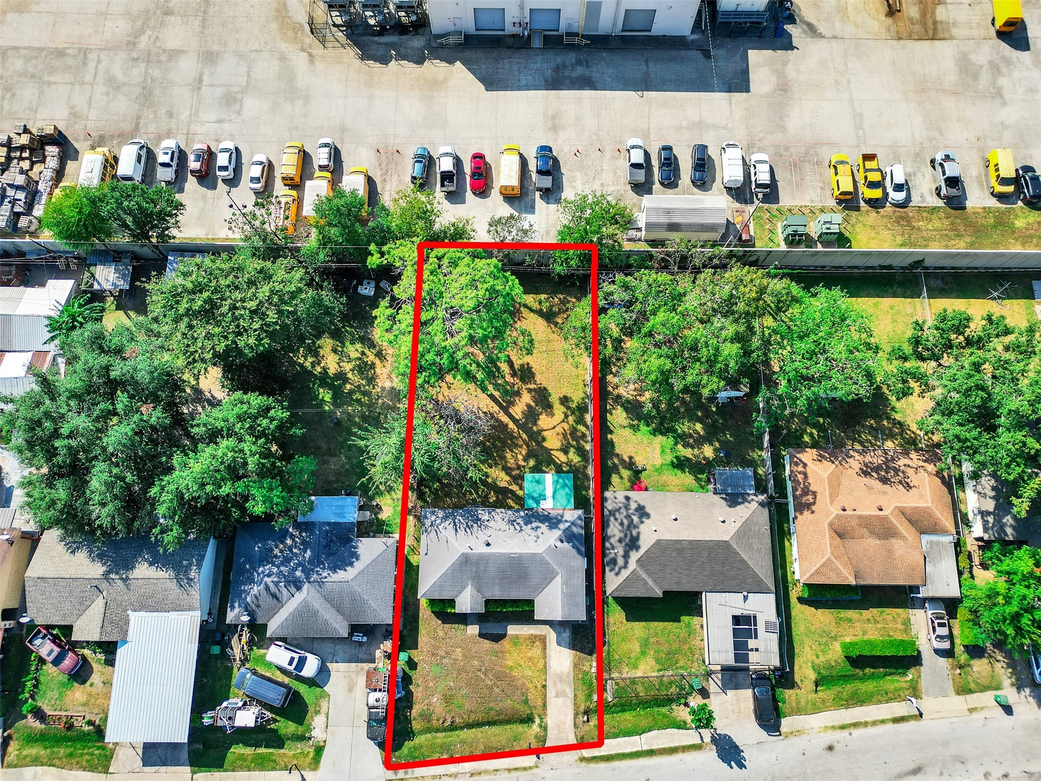 6942 Peyton Street Houston, TX 77028 - Photo 31 of 33 a bunch of flowers are in a yard