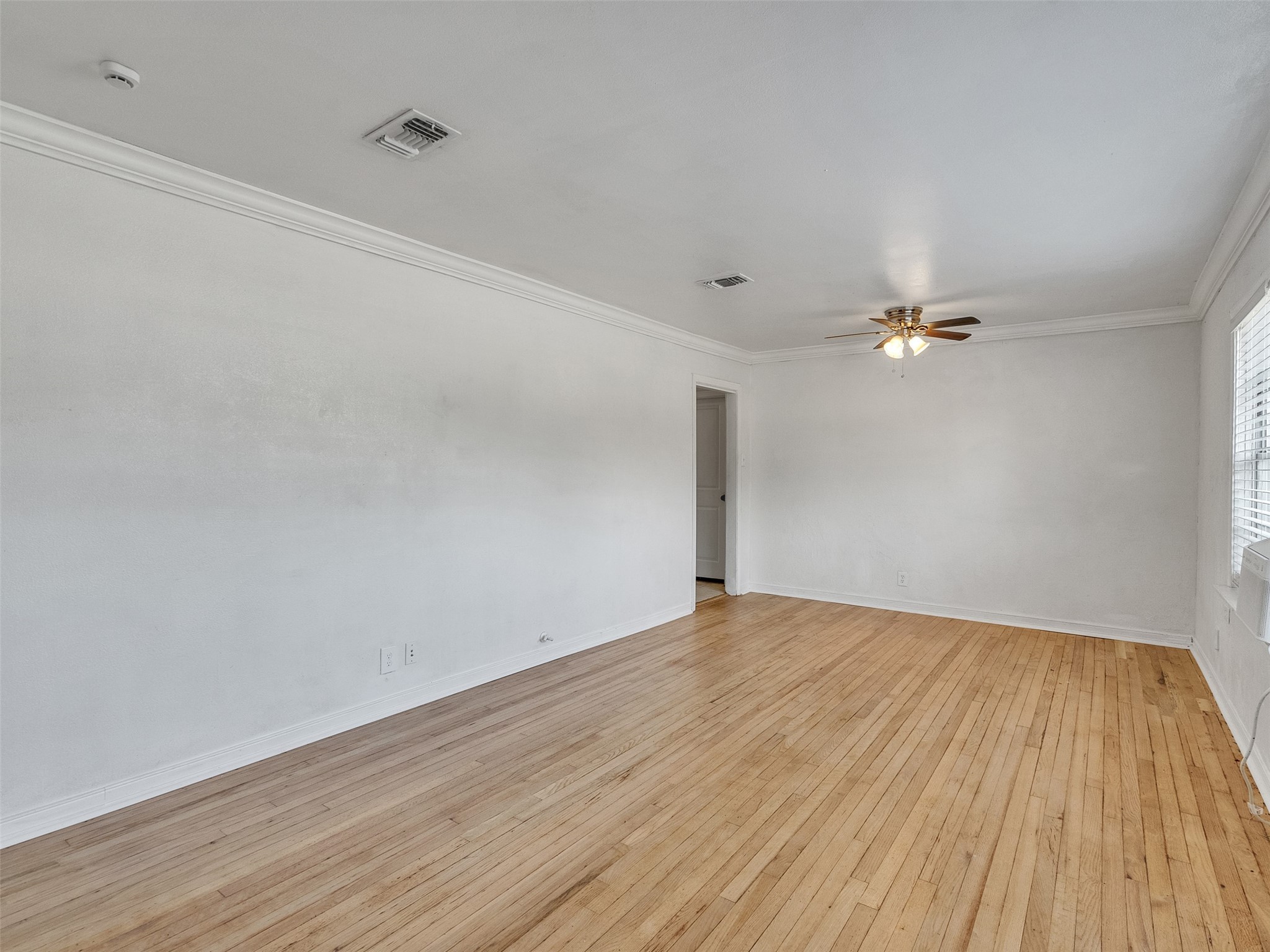6942 Peyton Street Houston, TX 77028 - Photo 8 of 33 wooden floor in an empty room