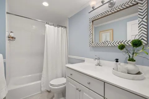 $999,000 | 32 Linden Street, Unit 5, Wellesley, MA 02482