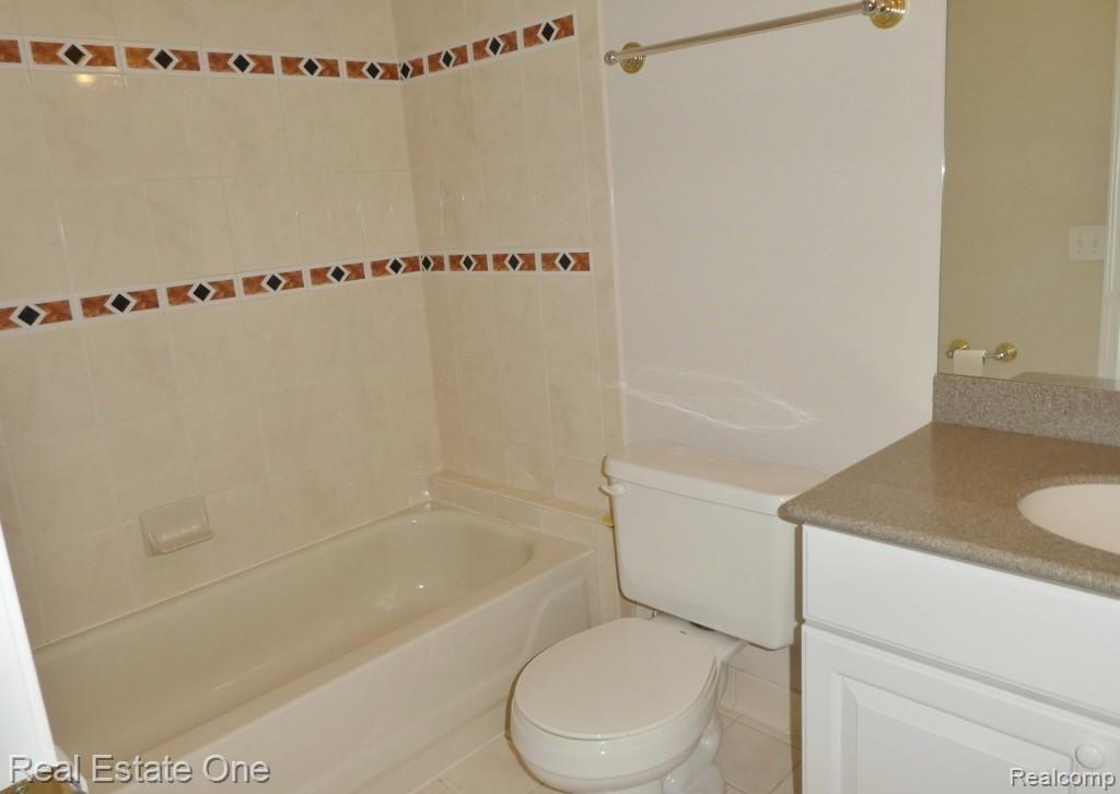 2660 Crooks Road Royal Oak, MI 48073 - Photo 25 of 33