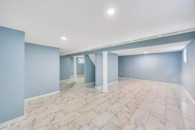 $599,999 | 847 North Clinton Avenue, Lindenhurst, NY 11757