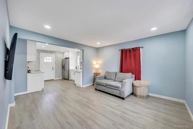 $599,999 | 847 North Clinton Avenue, Lindenhurst, NY 11757