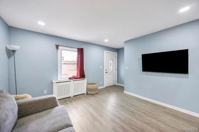 $599,999 | 847 North Clinton Avenue, Lindenhurst, NY 11757