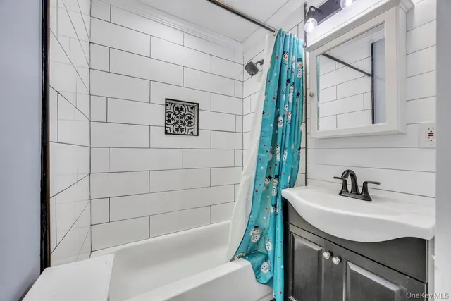 $599,999 | 847 North Clinton Avenue, Lindenhurst, NY 11757