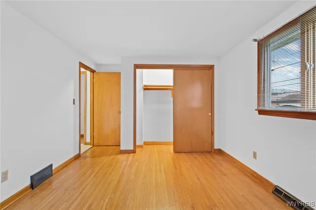 $269,900 | 20 Fairoaks Lane, Cheektowaga, NY 14227