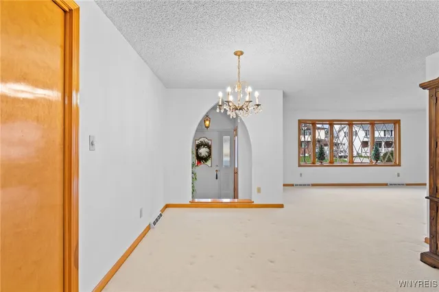 $269,900 | 20 Fairoaks Lane, Cheektowaga, NY 14227