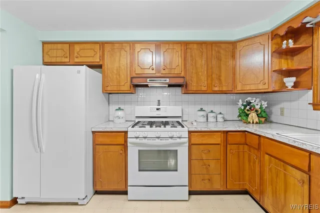 $269,900 | 20 Fairoaks Lane, Cheektowaga, NY 14227