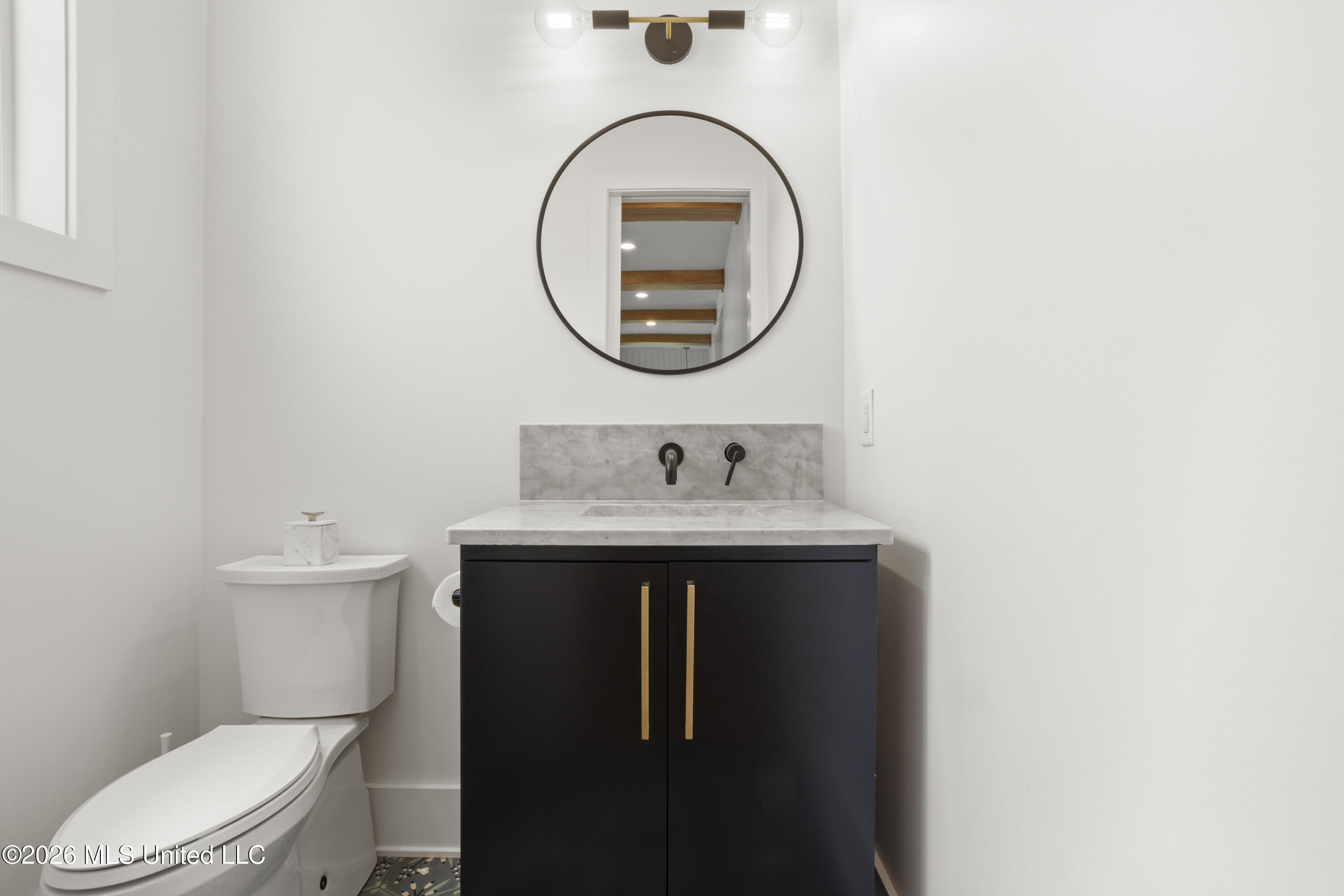 305 Beach Hill Road Ocean Springs, MS 39564 - Photo 17 of 63 Powder Room